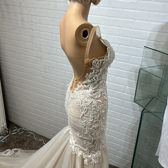 Isabella Talya Ivory Wedding Dress Fit & Flare with Train Size 0 - Picture 12 of 16